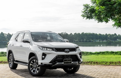 So Sánh Giá Xe Fortuner Máy Dầu Và Máy Xăng Mới Nhất 2025