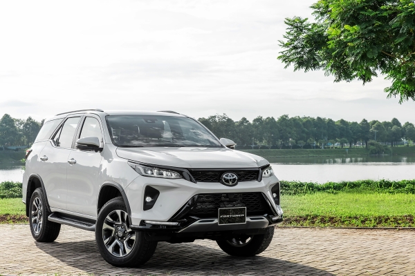 So Sánh Giá Xe Fortuner Máy Dầu Và Máy Xăng Mới Nhất 2025